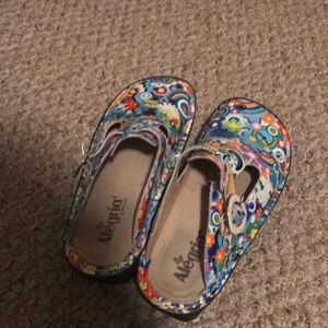 Alegria clogs